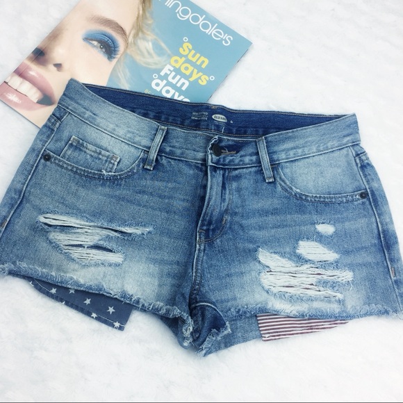 Distressed semi- fitted short jeans size 4 - Picture 4 of 8